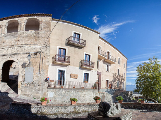 阿尔托蒙特城堡酒店