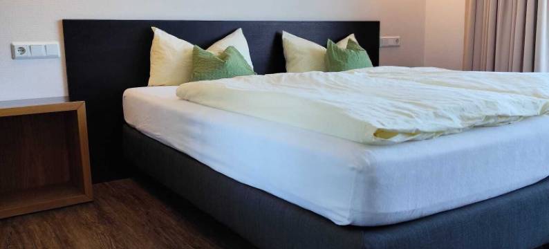 钢尼酒店和度假公寓Seeschlößchen(Garni Hotel & Ferienwohnungen Seeschlößchen)图片