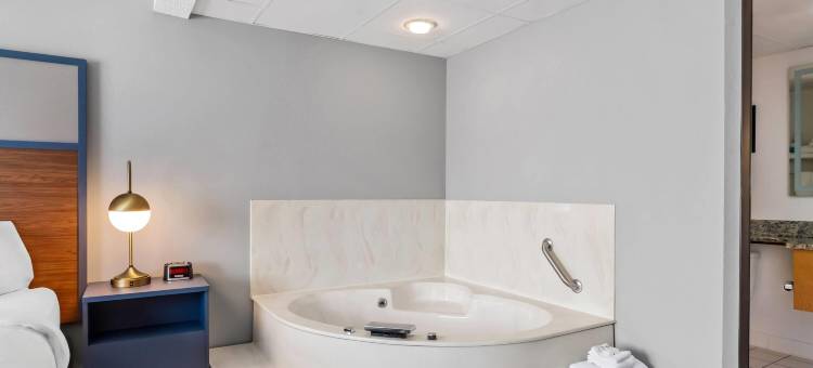 明尼苏达克鲁克斯顿美吟温德姆酒店(AmericInn by Wyndham Crookston U of M Crookston)图片