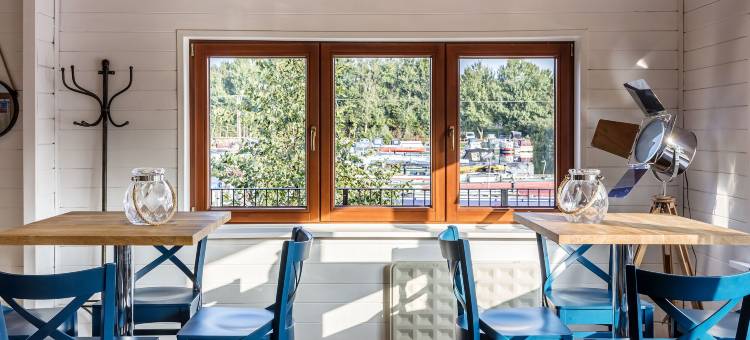 罗伊顿海滨乡村酒店(Roydon Marina Village Hotel)图片