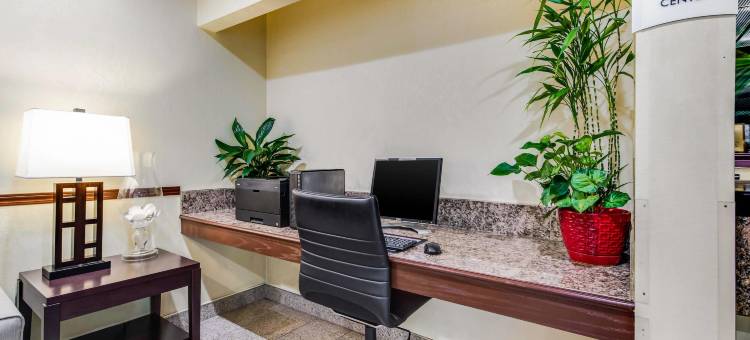 莱西I-5凯艺套房酒店(Quality Inn & Suites Lacey Olympia)图片