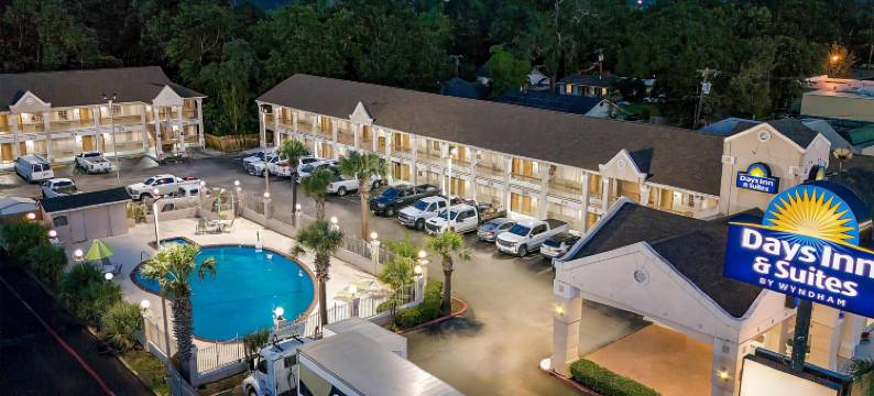 纳科多奇斯市区Sfa大学戴斯套房酒店(Days Inn by Wyndham Nacogdoches/Sfa University/Downtown)图片