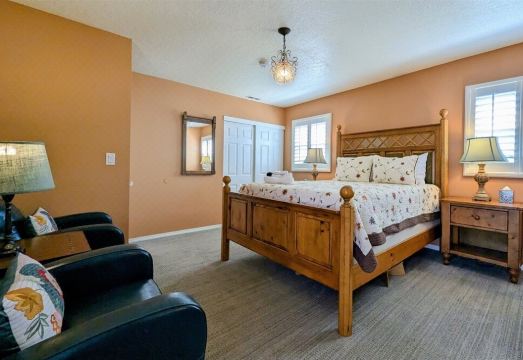 Charming Historic Cottage on Vineyard Hotel Overview