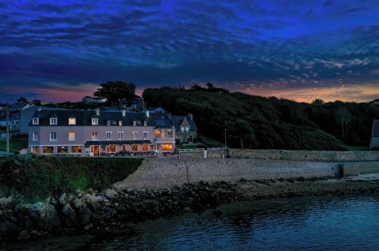 勒斯安格斯水疗公寓酒店(Hôtel la Baie des Anges, Son Spa Marin & sa Piscine Couverte et chauffée)