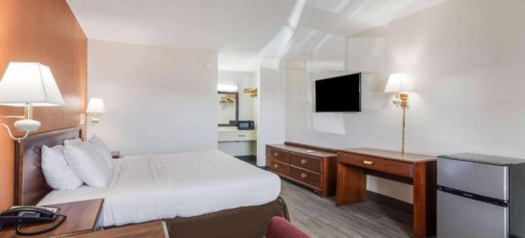 OYO 麦迪逊维尔 I-69 快乐住宿汽车旅馆(Happy Stay Inn Madisonville I-69 by OYO)图片