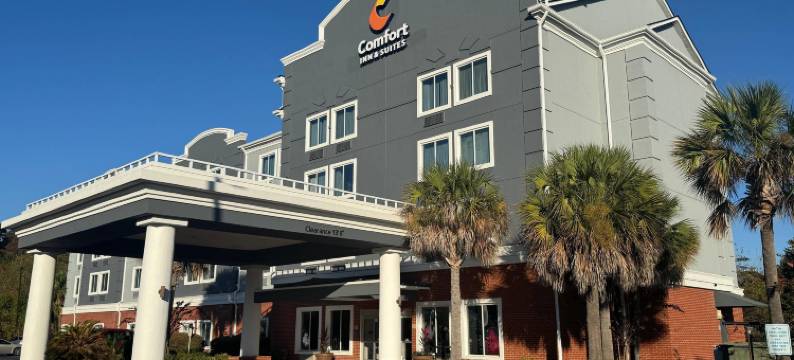 北查尔斯顿-诺斯伍兹舒适套房酒店(Comfort Inn & Suites North Charleston - Northwoods)图片