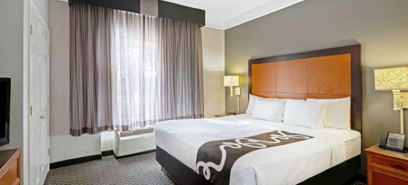 休斯顿西部公园10号拉昆塔温德姆套房酒店(La Quinta Inn & Suites by Wyndham Houston West Park 10)图片