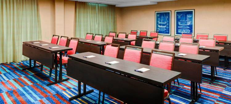 科德角海恩尼斯万枫酒店及套房(Fairfield Inn & Suites Cape Cod Hyannis)图片