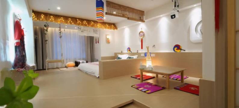 拾忆·轻奢网红观影民宿(延吉延边大学网红墙店)图片