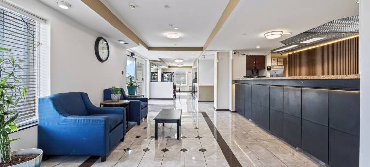 南帕罗德威套房旅馆(Rodeway Inn & Suites)图片