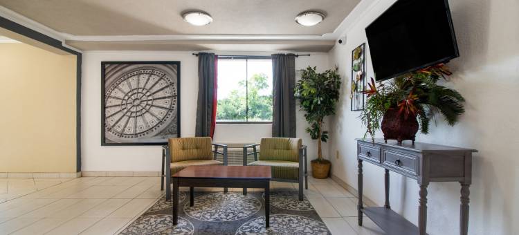 温德姆戴斯酒店及套房-印第安纳波利斯机场东(Days Inn & Suites by Wyndham Indianapolis Airport East)图片