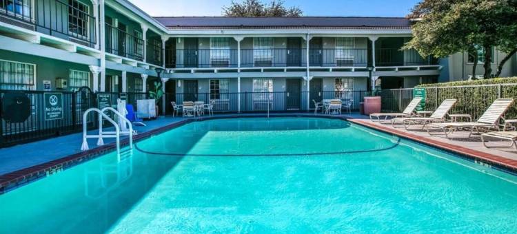 达拉斯上城拉昆塔温德姆酒店(La Quinta Inn by Wyndham Dallas Uptown)图片