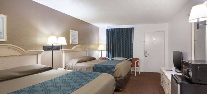 湖市I-75罗德威酒店(Rodeway Inn Lake City I-75)图片