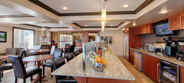 落基山庄坎纳塔酒店(Canalta Rocky Mountain House)图片