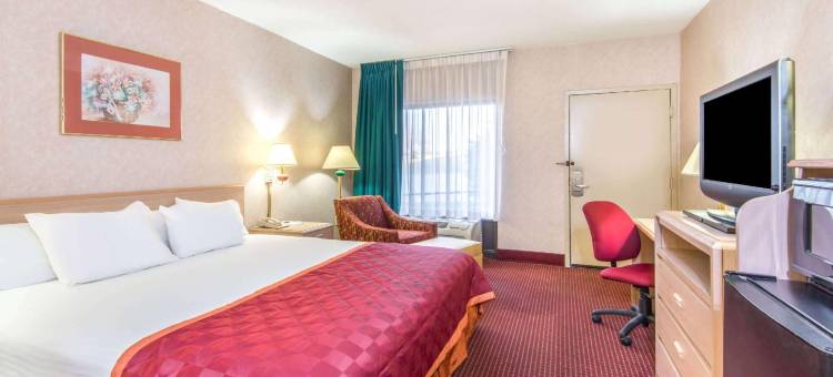 托皮卡呗盟套房酒店(Baymont by Wyndham Topeka)图片