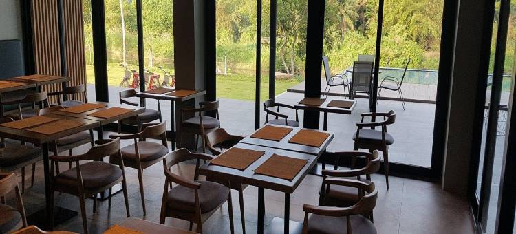 瑞瓦湾酒店(Riverawan Hotel)图片