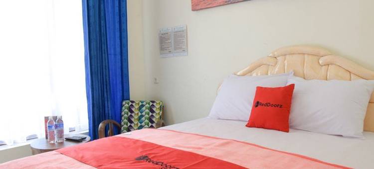 红多兹酒店-庞越邦里玛苏迪曼(RedDoorz @ Panglima Sudirman Probolinggo)图片