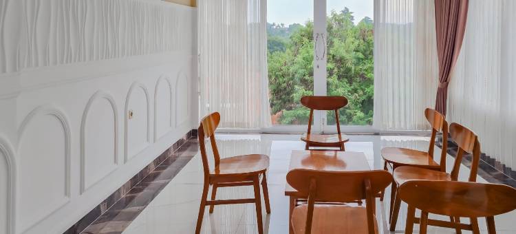 芝坎佩萨巴拉亚桑斯大酒店(Sans Hotel Grand Sabaraya Cikampek)图片