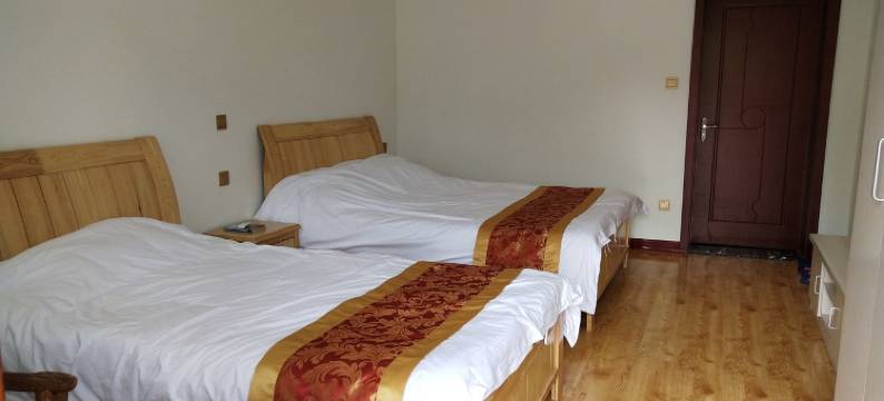 山间小筑特色木屋三居室别墅(文阳路分店)图片