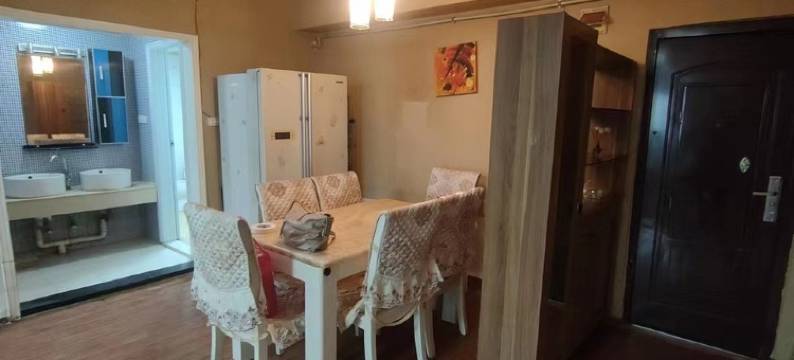 张小鸡和王小Y公寓(翰飞路分店)图片