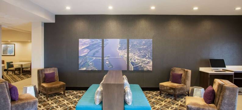 庞通海滩拉昆塔温德姆套房酒店(La Quinta Inn & Suites by Wyndham Pontoon Beach)图片