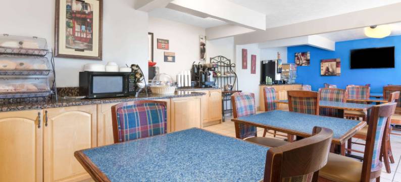 伦敦温德姆麦客达套房酒店(Microtel Inn & Suites by Wyndham London)图片