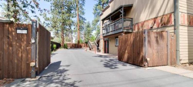 Sisters Retreat Upper Lower图片