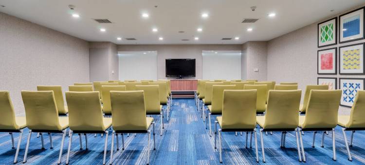 智选假日套房酒店湖埃尔西诺(Holiday Inn Express & Suites Lake Elsinore)图片