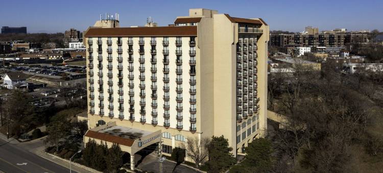 堪萨斯城广场希尔顿惠庭套房酒店(Embassy Suites by Hilton Kansas City Plaza)图片