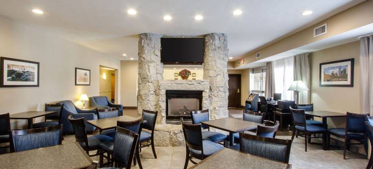 贝尔维尤-奥马哈奥弗特空军基地舒适套房酒店(Comfort Inn & Suites Bellevue - Omaha Offutt AFB)图片