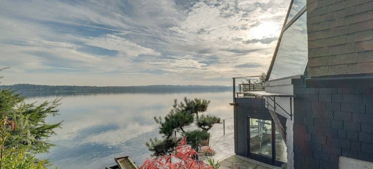 时尚的戴氏湾工作室带绝美的海湾前景(Sleek Dyes Inlet Studio w/ Stunning Bayfront Views)图片