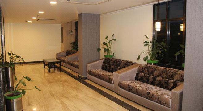 Maple Wood Hotel Overview