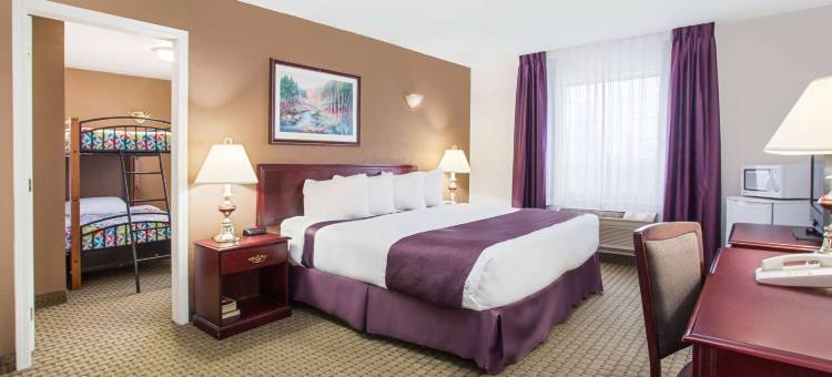 红鹿华美达套房酒店(Ramada by Wyndham Red Deer Hotel and Suites)图片