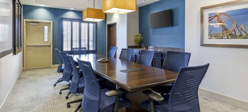 布赖顿丹佛东北医疗中心舒适套房酒店(Comfort Inn & Suites Brighton Denver NE Medical Center)图片