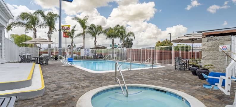 萨利纳斯蒙特利贝斯特韦斯特酒店(Best Western Salinas Monterey Hotel)图片