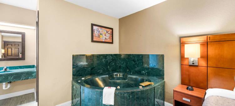 特克萨卡纳I-30伊克诺旅馆(Econo Lodge Texarkana I-30)图片