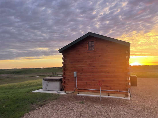 River Bluff Cabin 1- Private Hot Tub & Land, Stunning Bluff & Sunset Views