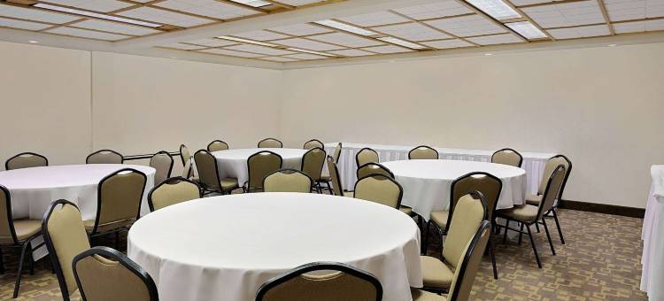 马凯特华美达酒店(Ramada by Wyndham Marquette)图片