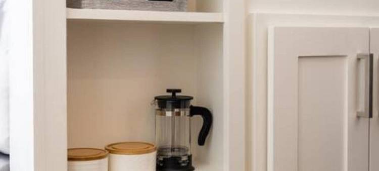 新的野花舒适集装箱家(New the Wildflower Cozy Container Home)图片