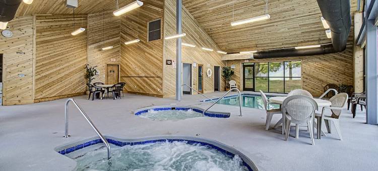 Heated Outdoor Pool and Scenic Smoky Views - Charming Loft Escape图片