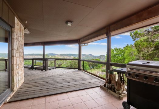 Breathtaking Lake Views and Game Room - Spectacular Canyon Escape Hotel Overview