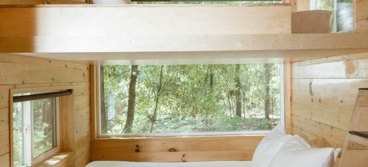 Postcard Cabins Piney Woods图片