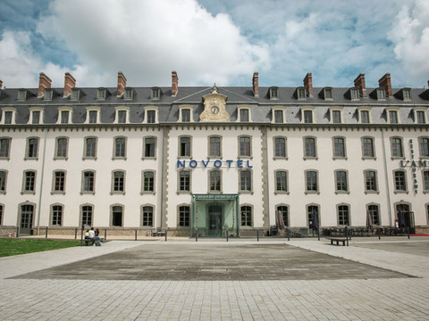 圣布里厄中央火车站诺富特酒店