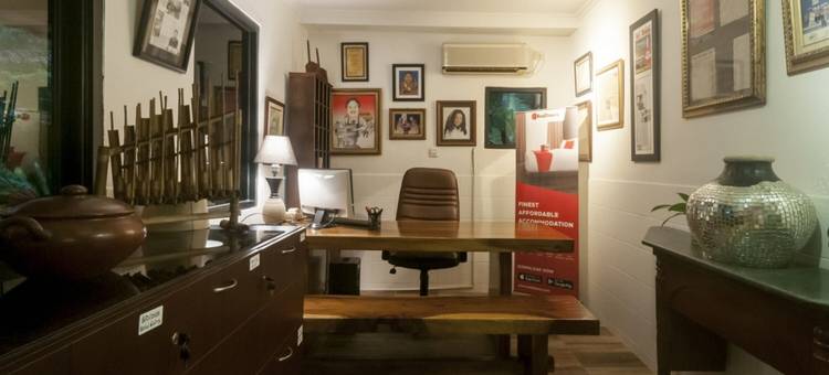 红多兹伊斯兰Plus酒店-近希布布尔特朗斯公寓(RedDoorz Syariah Plus Near Trans Studio Cibubur)图片