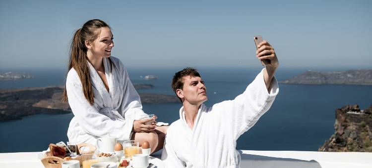 岩石酒店(On the Rocks)图片