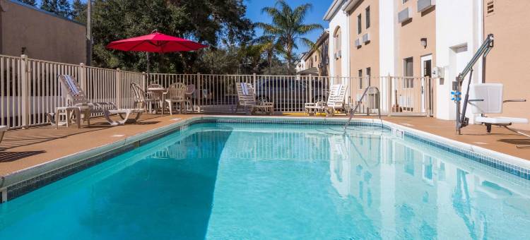 泽弗希尔斯-戴德城凯艺酒店(Quality Inn Zephyrhills-Dade City)图片