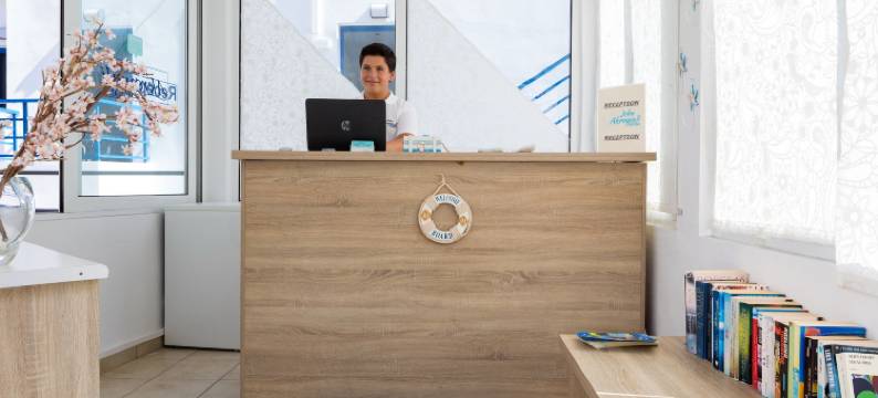 阿克罗亚利约翰客房酒店(John Akroyiali)图片