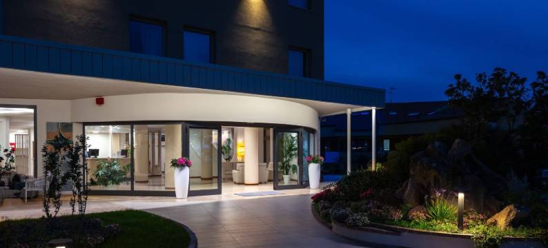 卡罗费利切酒店(Hotel Carlo Felice)图片