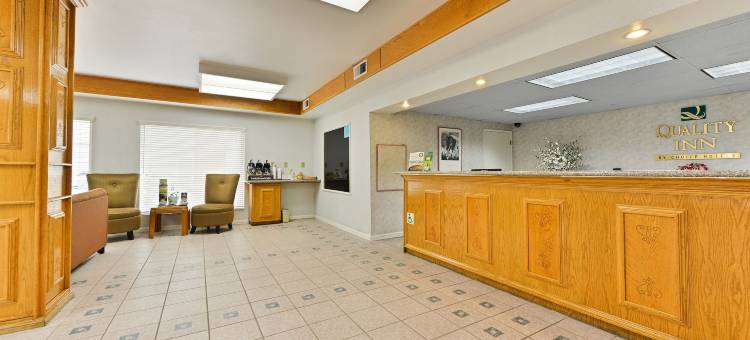 弗雷斯诺近大学凯艺酒店(Quality Inn Fresno Near University)图片