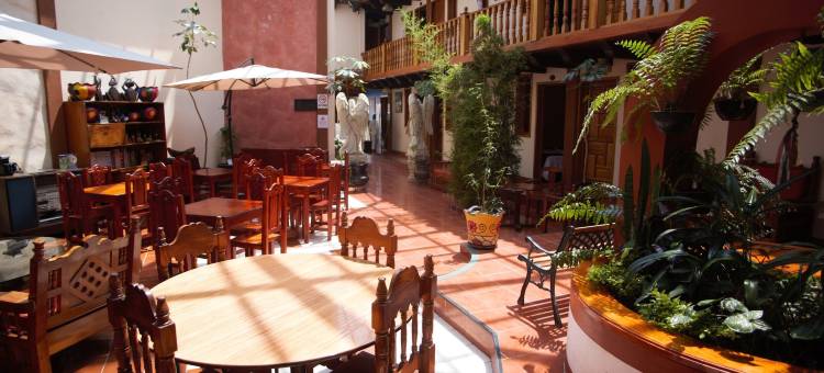 Capital O 洛杉矶圣克里斯托瓦尔德拉斯卡萨斯旅馆(Capital O Hospedaje Los Angeles)图片